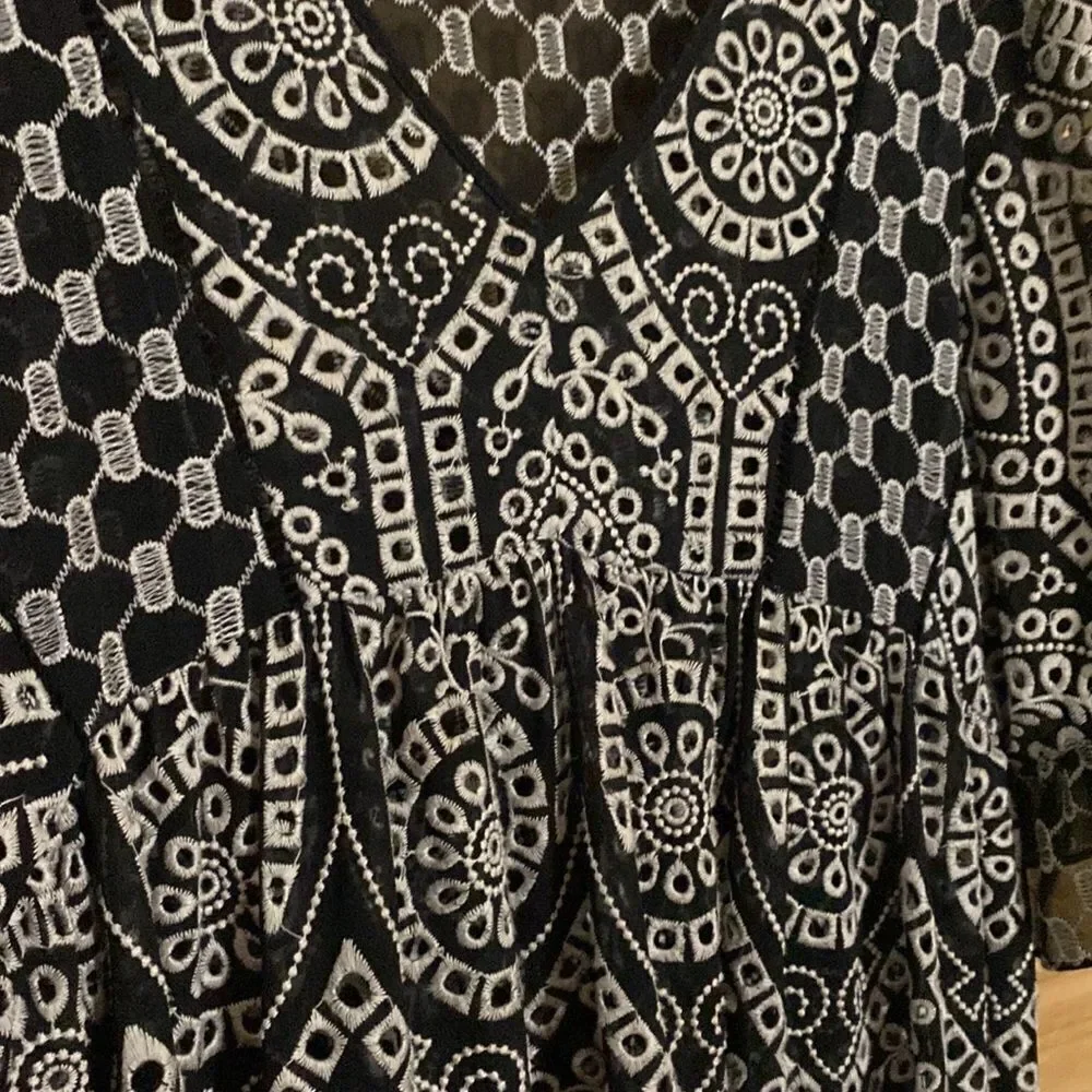 Akemi & Kin Anthropologie Size 2 Oversized Brooke Eyelet Dress - Picture 6 of 14